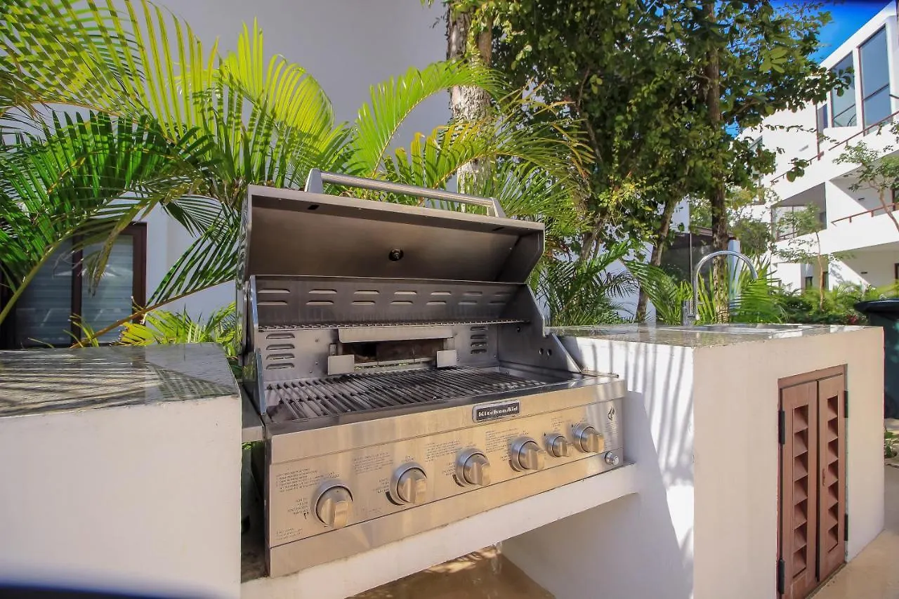 Amazing 2 Bedrooms Condo With Pool Facilities, Balcony And High Speed Internet 아쿠말 0*,