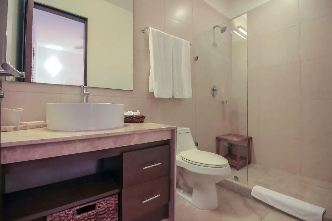 Amazing 2 Bedrooms Condo With Pool Facilities, Balcony And High Speed Internet 아쿠말 아파트